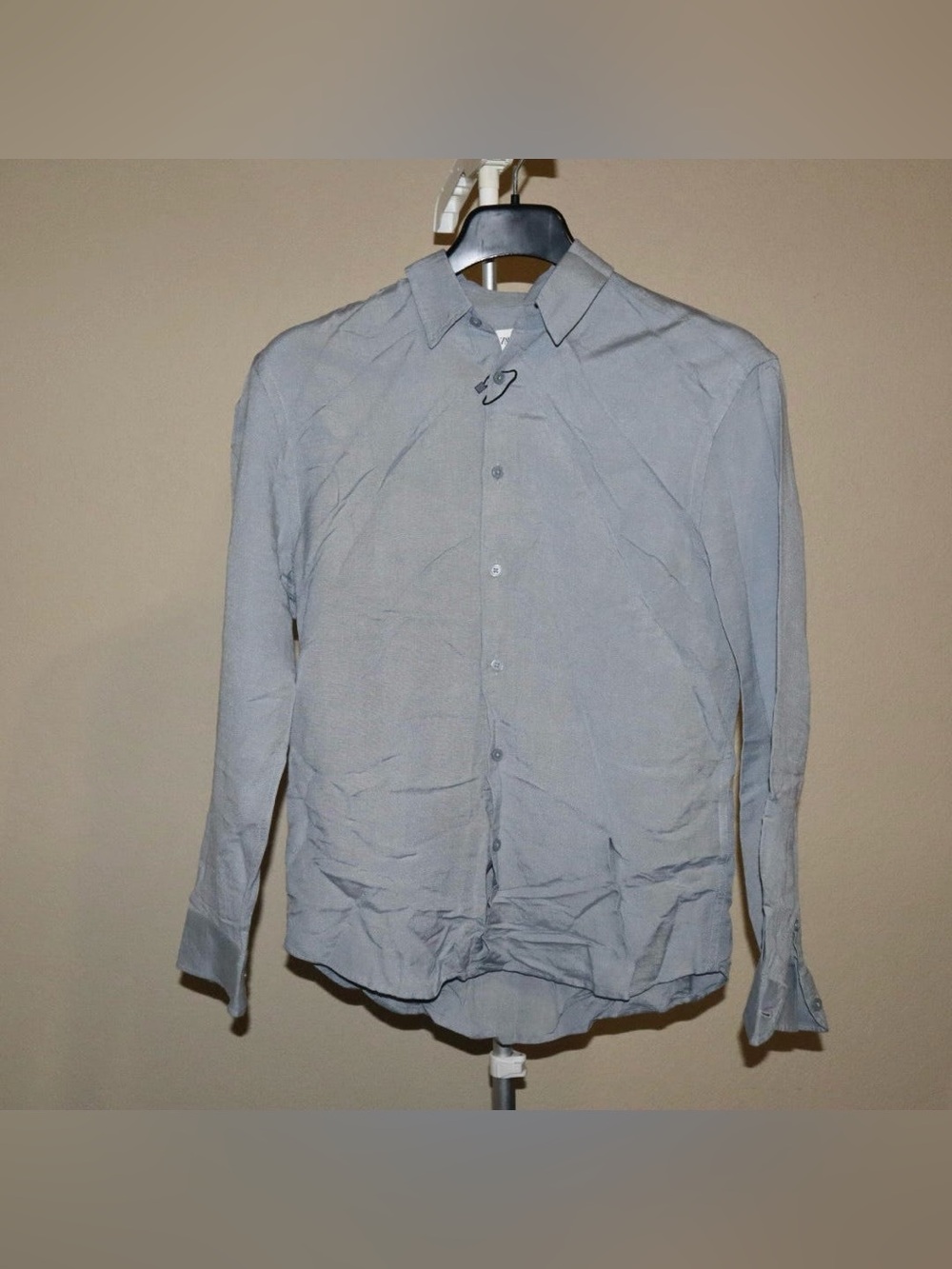 Zara Men's Button-Up Dress Shirt in Light Gray